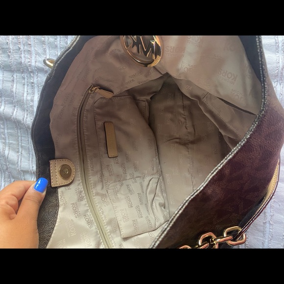 Michael Kors purse w/ matching wallet - Picture 5 of 6